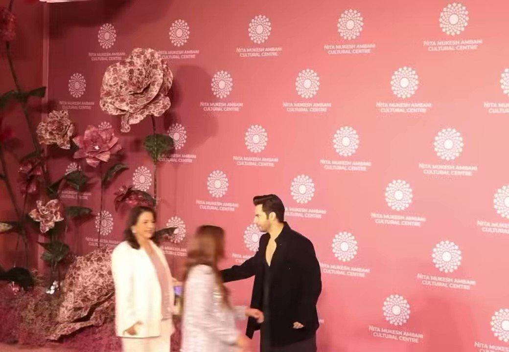 Bhediya! ,  Wolf Noises, Varun Dhawan and Peak Paparazzi Energy.jpg