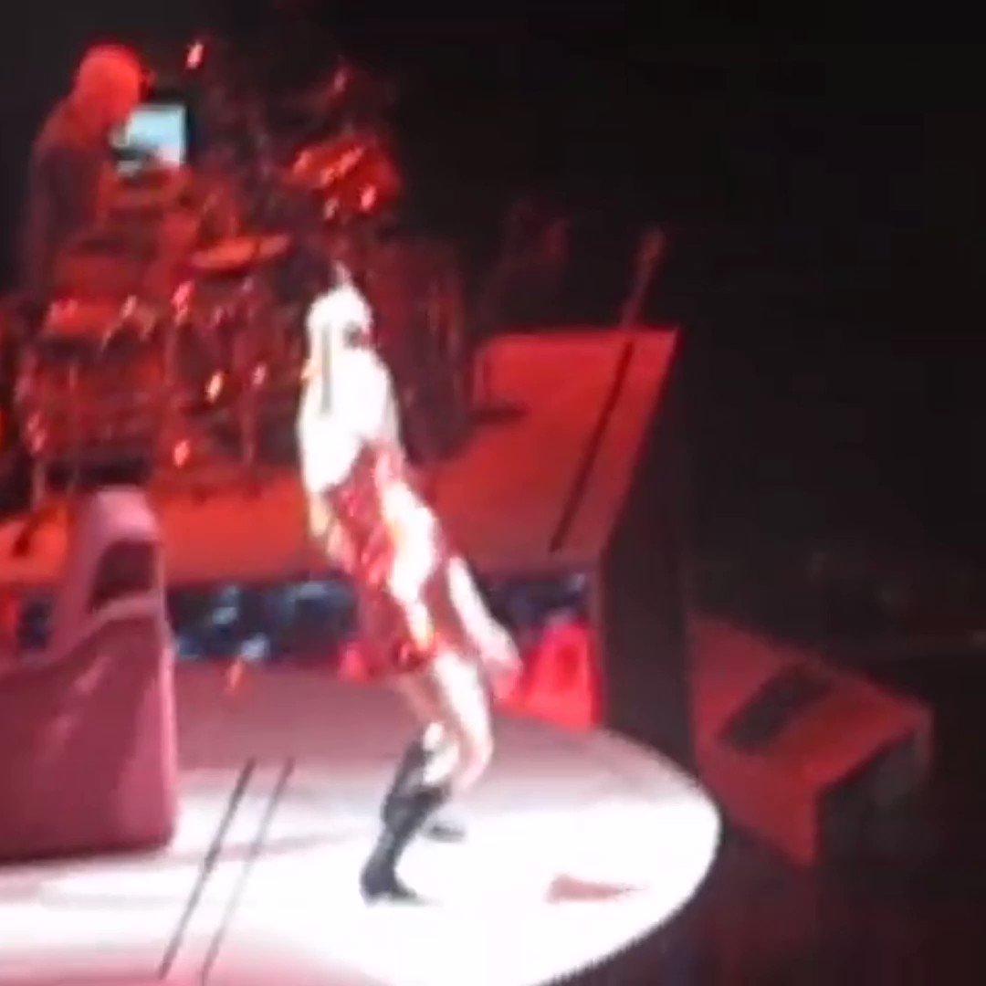 Taylor Swifts Chair Toss and Fall - Fearless Tour.jpg