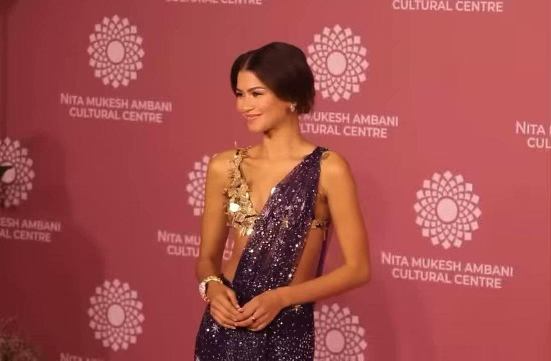 Zendayas Polite Namaste That Broke the Room.jpg